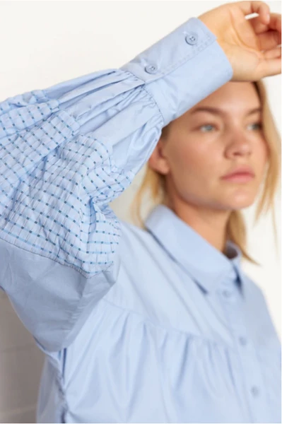 Second Female Dress Henri New Shirt