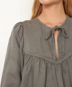 Second Female Dress Capsella