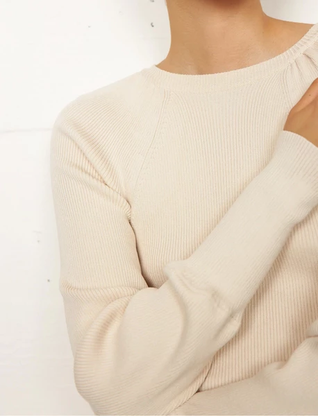 Second Female Kit Nerine O-neck