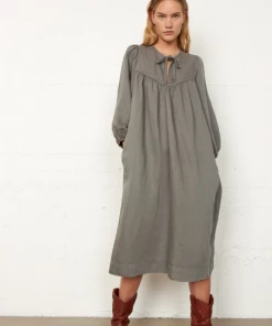 Second Female Dress Capsella