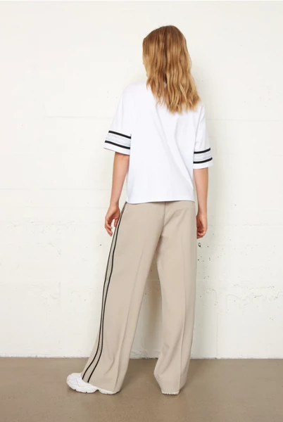 Second Female Tee Maju