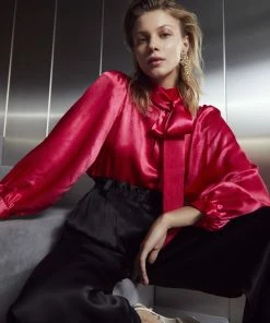 Second Female Moonlight Blouse Rose Red