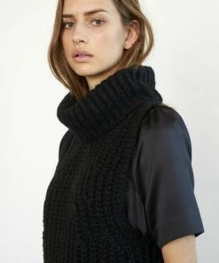 Second Female Knit Vest Ivory Black