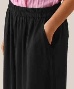 Second Female Minga New Trousers