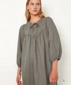 Second Female Dress Capsella