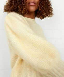 Second Female Brooky Banana Crepe Knit Puff Ss