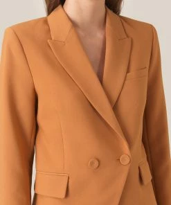 Second Female Biscuit Honny Blazer