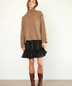 Second Female Feist Knit