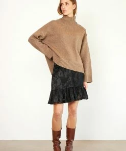 Second Female Feist Knit