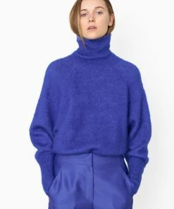 Second Female Irza Knit