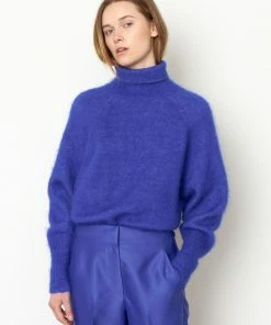 Second Female Irza Knit